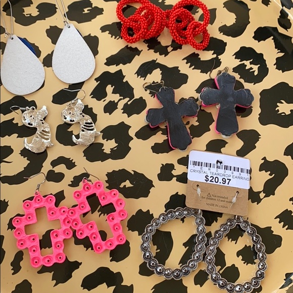 6 pairs of fashion earrings - Picture 8 of 8